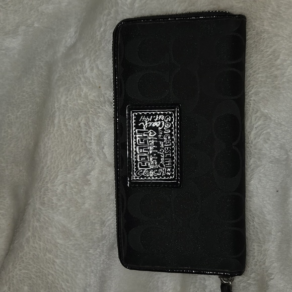 coach poppy Handbags - Coach POPPY black long full zip around wallet EUC